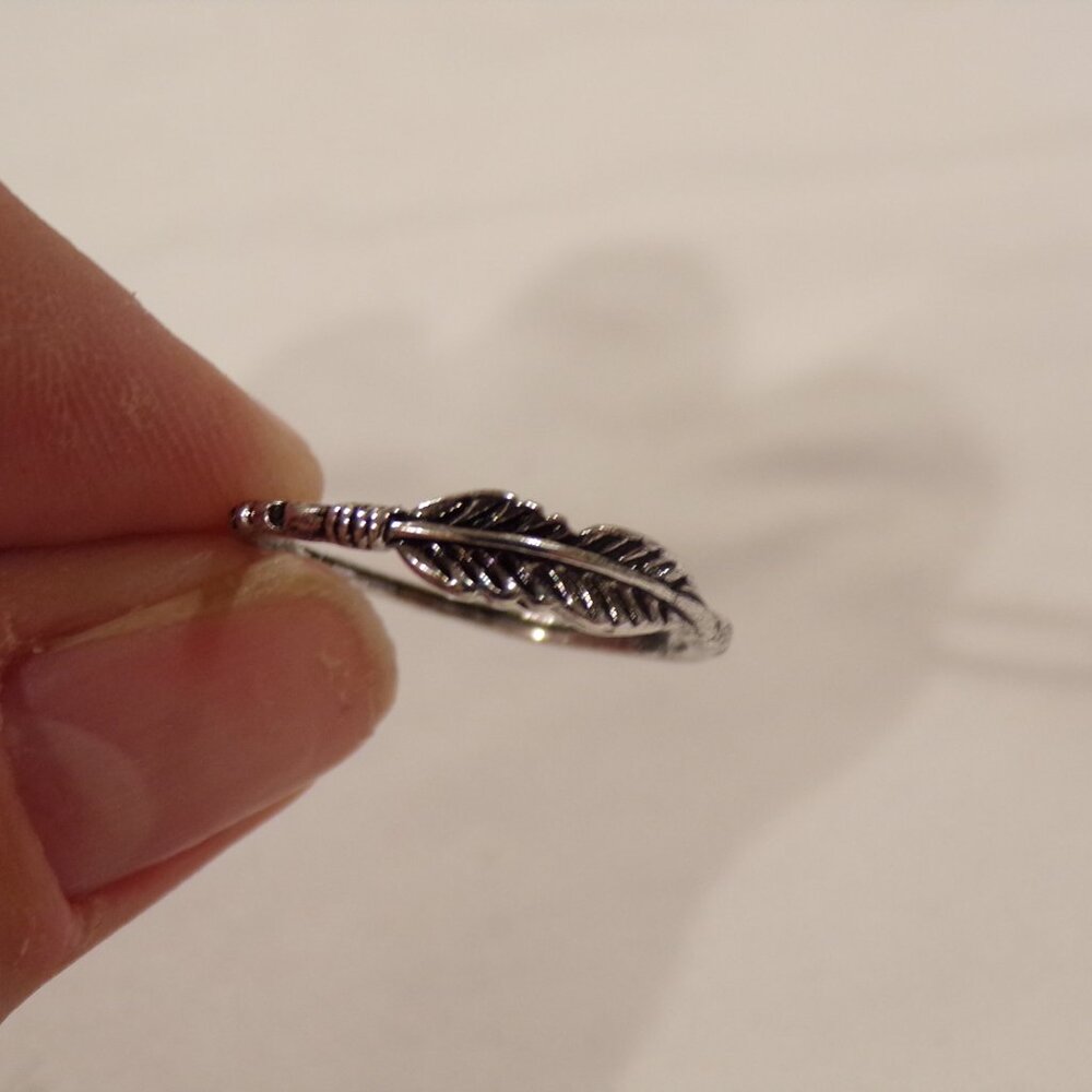 Silver Feather Ring, Symbolizing Freedom and Hope, Meaningful Jewelry Gift
